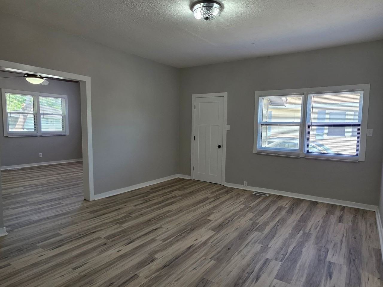 2925 Maple St - Photo 2 of 9