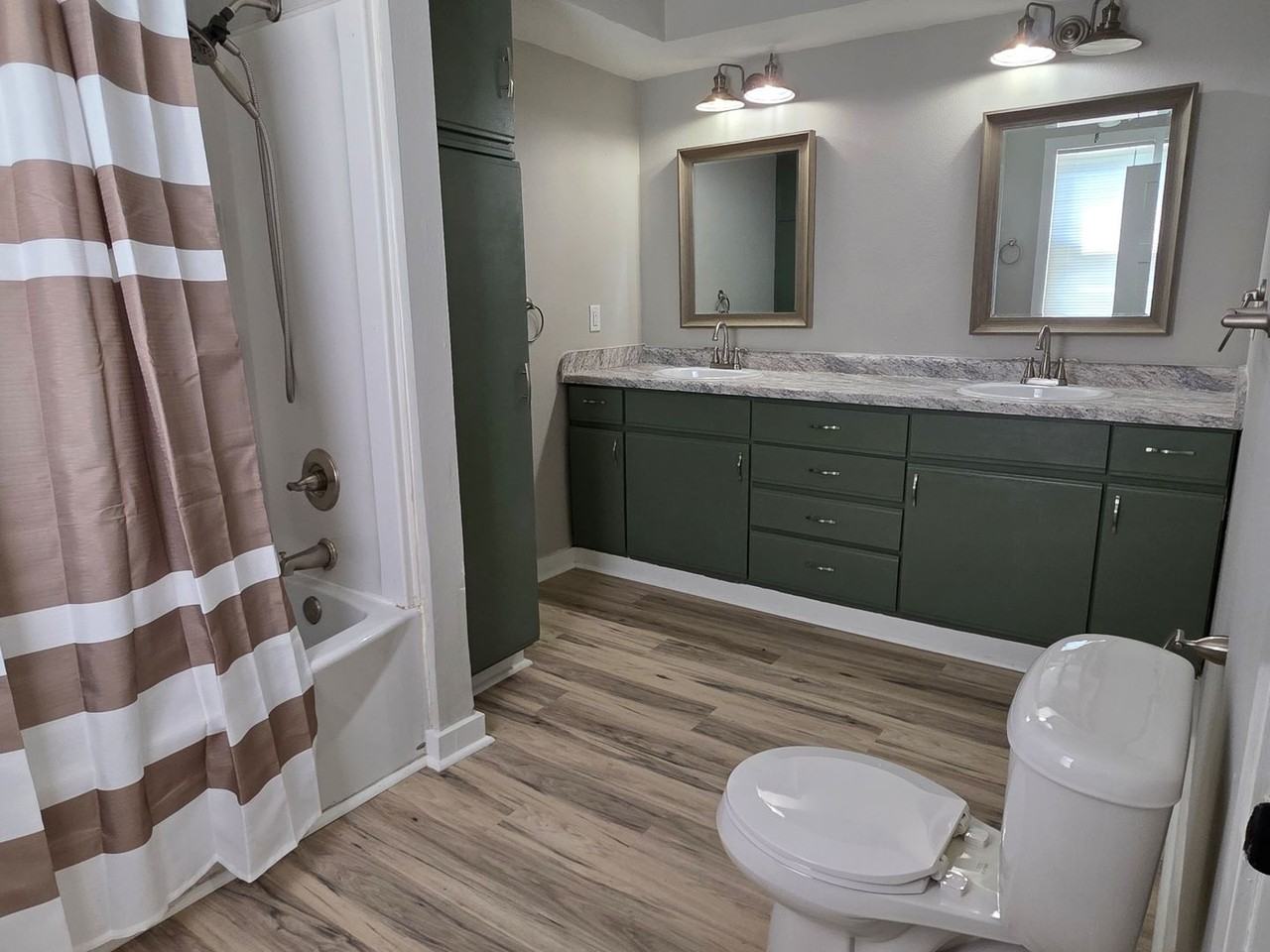 2925 Maple St - Photo 6 of 9