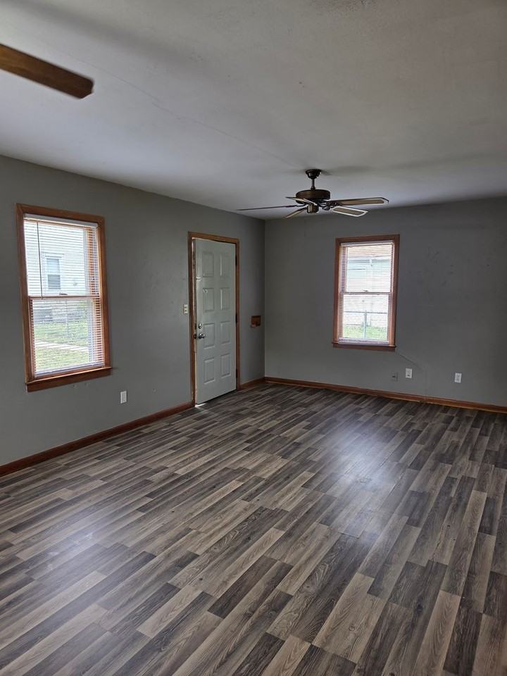 712 W Dayton Ave - Photo 5 of 12