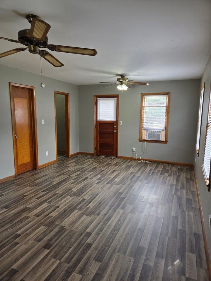 712 W Dayton Ave - Photo 6 of 12