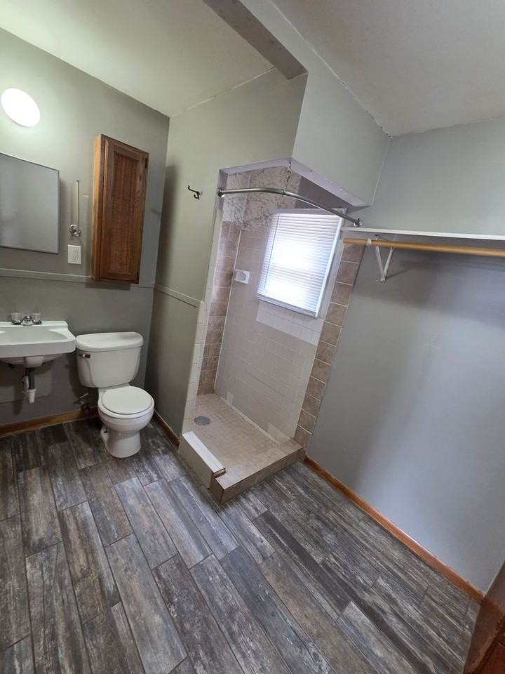 712 W Dayton Ave - Photo 7 of 12
