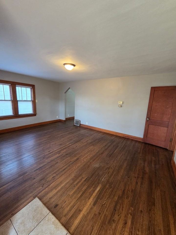 720 W Dayton Ave - Photo 4 of 22