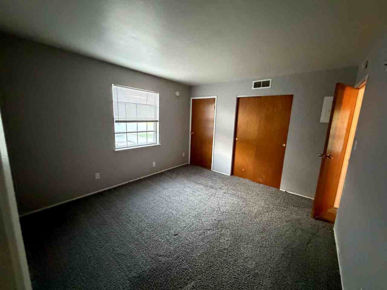 919 W Crestwood Dr - Photo 3 of 9