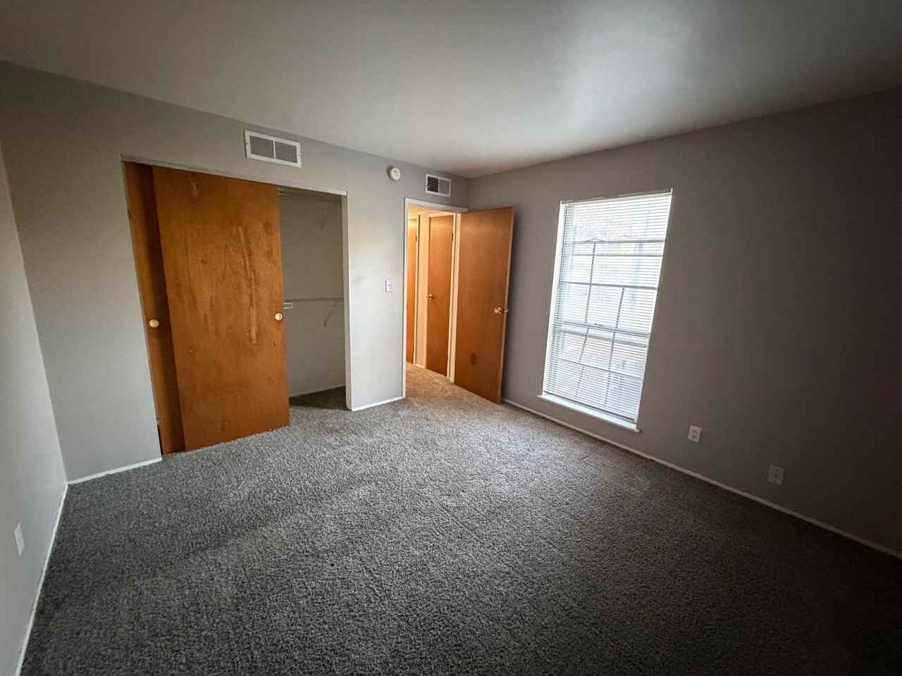 919 W Crestwood Dr - Photo 4 of 9