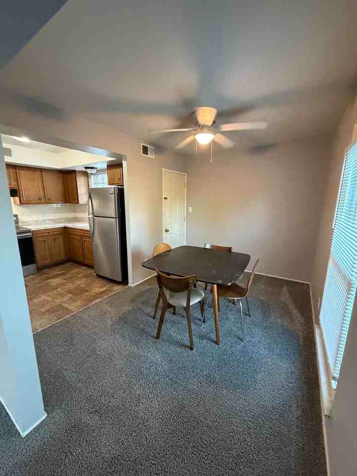 919 W Crestwood Dr - Photo 6 of 9