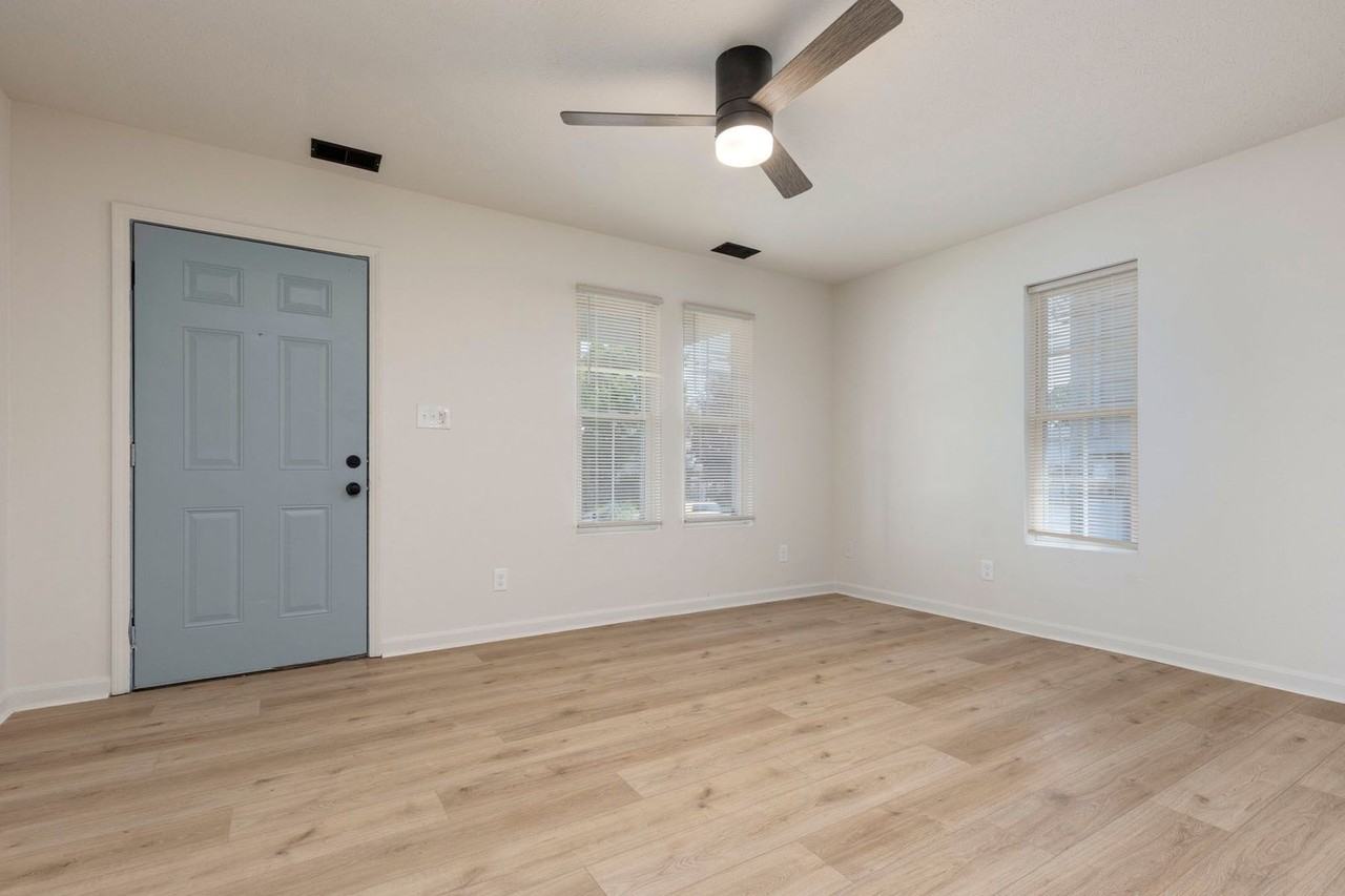 1238 S Preston St - Photo 4 of 21