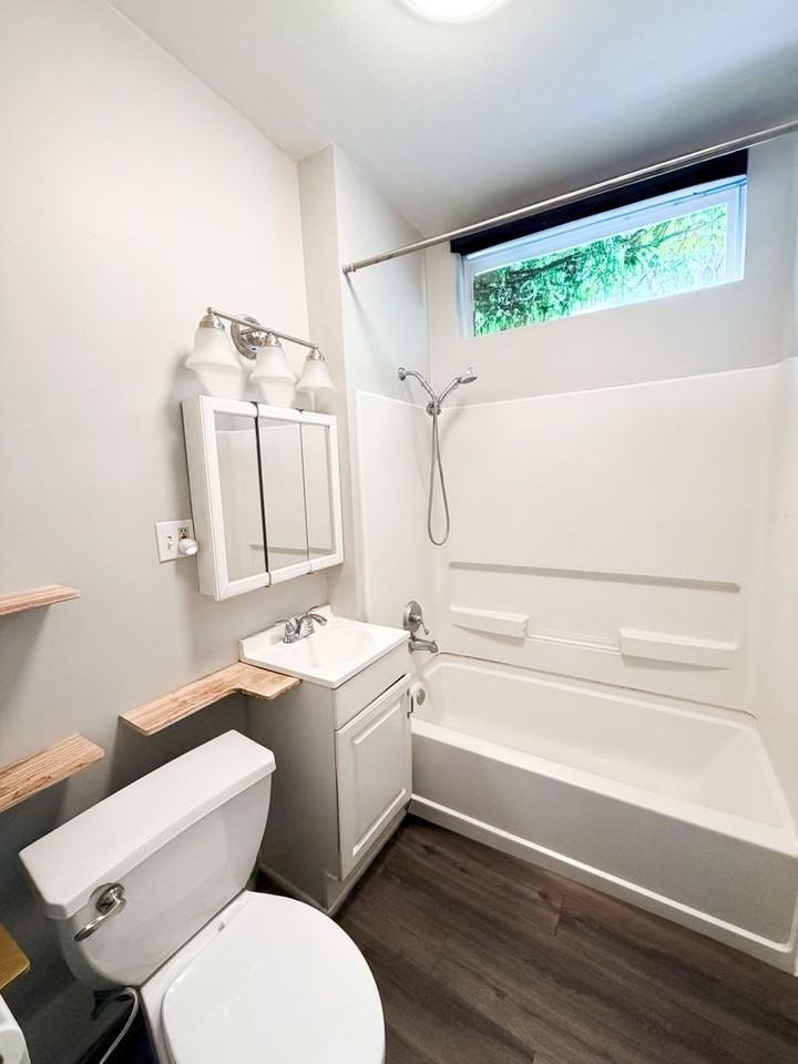 1337 N Waco Ave - Photo 7 of 12