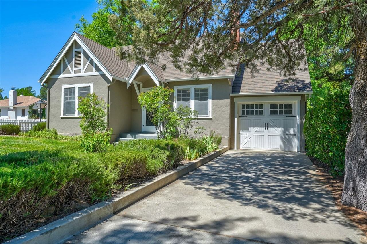 378 Park Ave - Photo 3 of 41