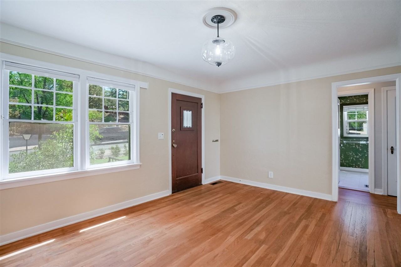 378 Park Ave - Photo 4 of 41