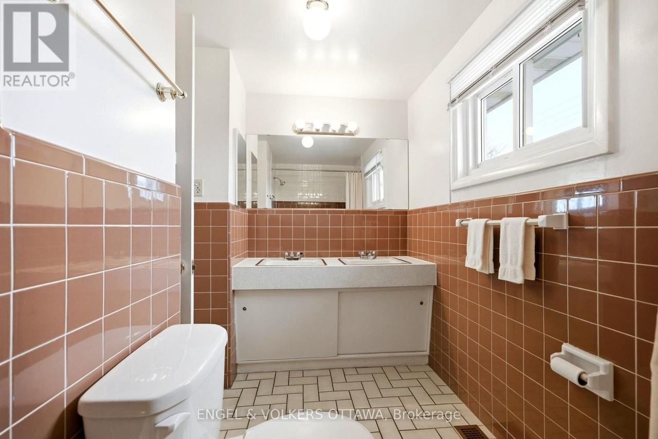1148 Castle Hill Crescent - Photo 3 of 12