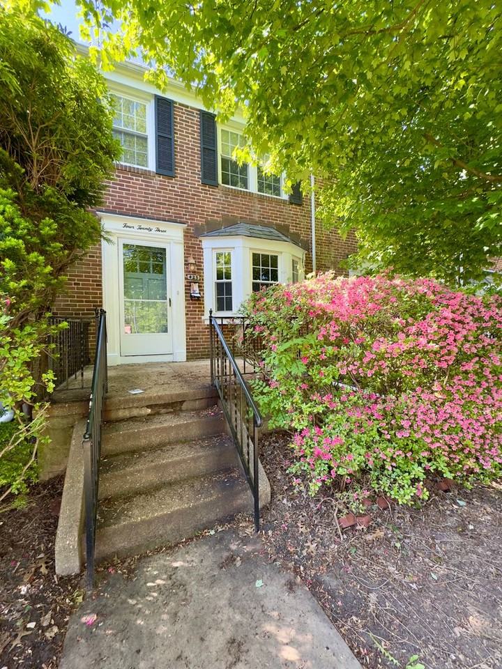 423 Rodgers Ct - Photo 4 of 23