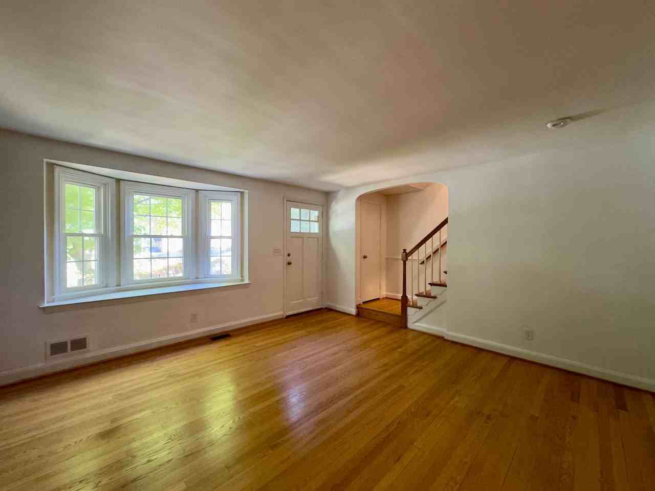 423 Rodgers Ct - Photo 5 of 23
