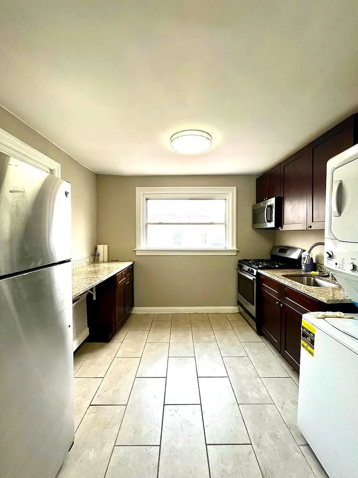 2127 Tasker St - Photo 2 of 5