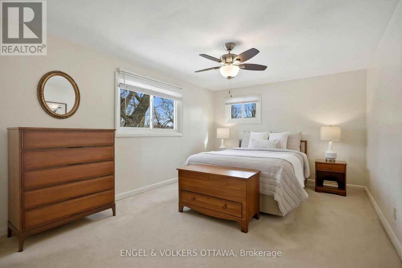 1148 Castle Hill Crescent - Photo 4 of 12