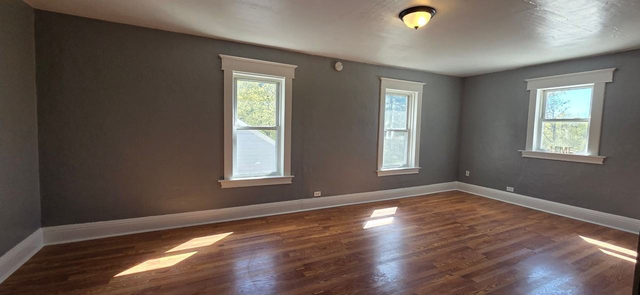 430 E Bremer St - Photo 4 of 19