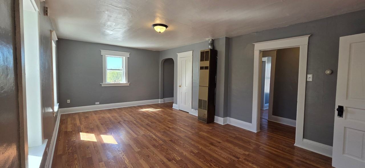430 E Bremer St - Photo 5 of 19