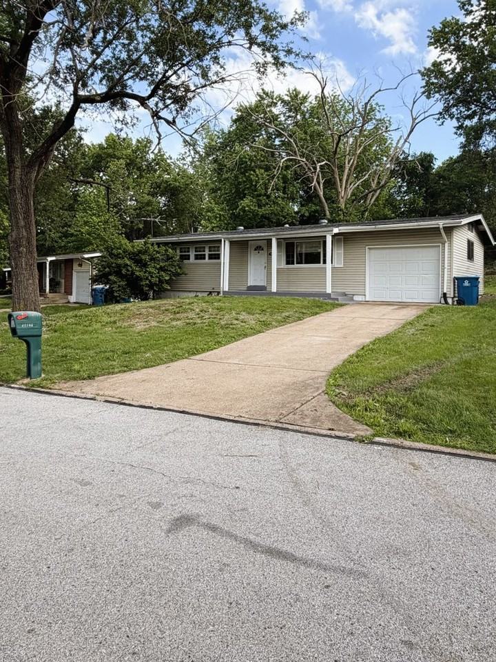 10239 Green Valley Dr - Photo 3 of 15