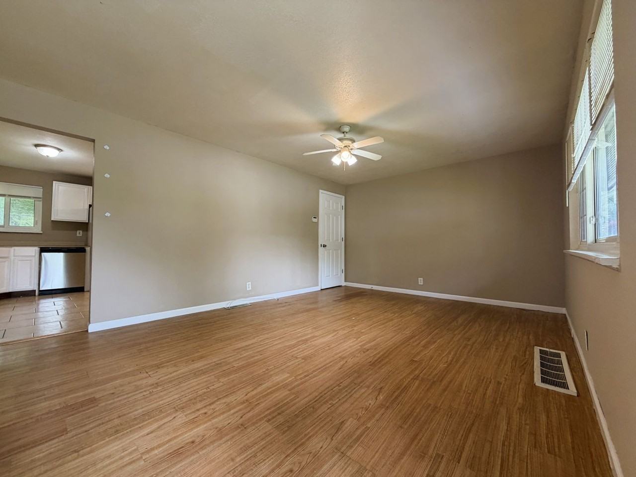 10239 Green Valley Dr - Photo 4 of 15