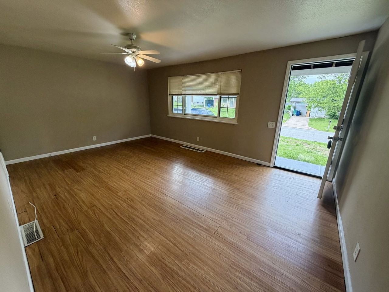 10239 Green Valley Dr - Photo 5 of 15