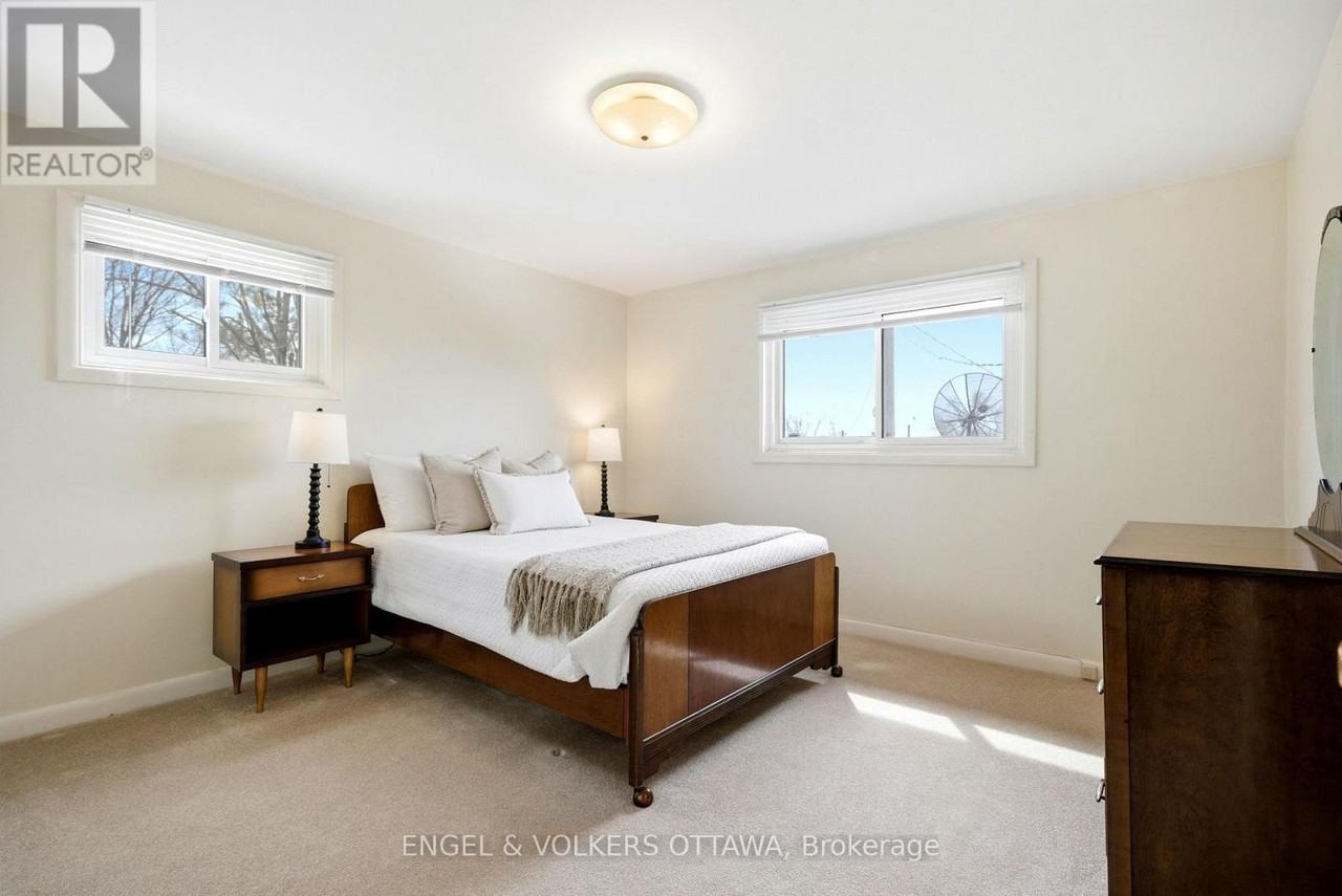 1148 Castle Hill Crescent - Photo 5 of 12