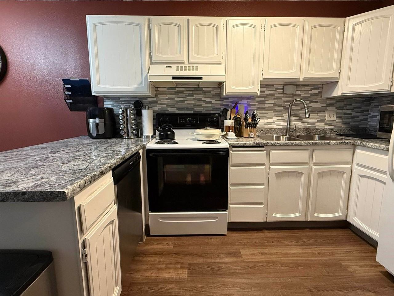 228 Woodridge St #4 - Photo 2 of 19