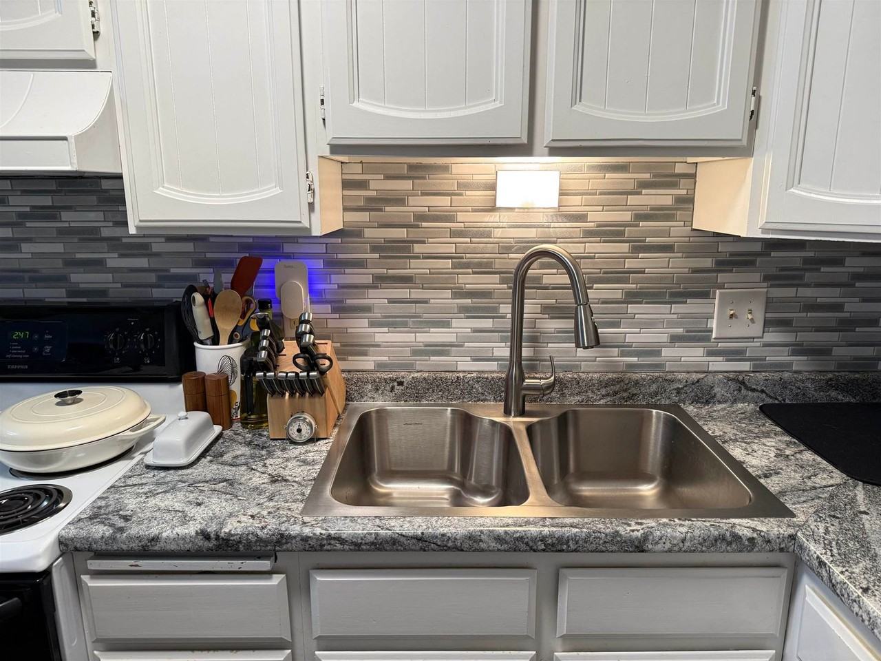228 Woodridge St #4 - Photo 3 of 19