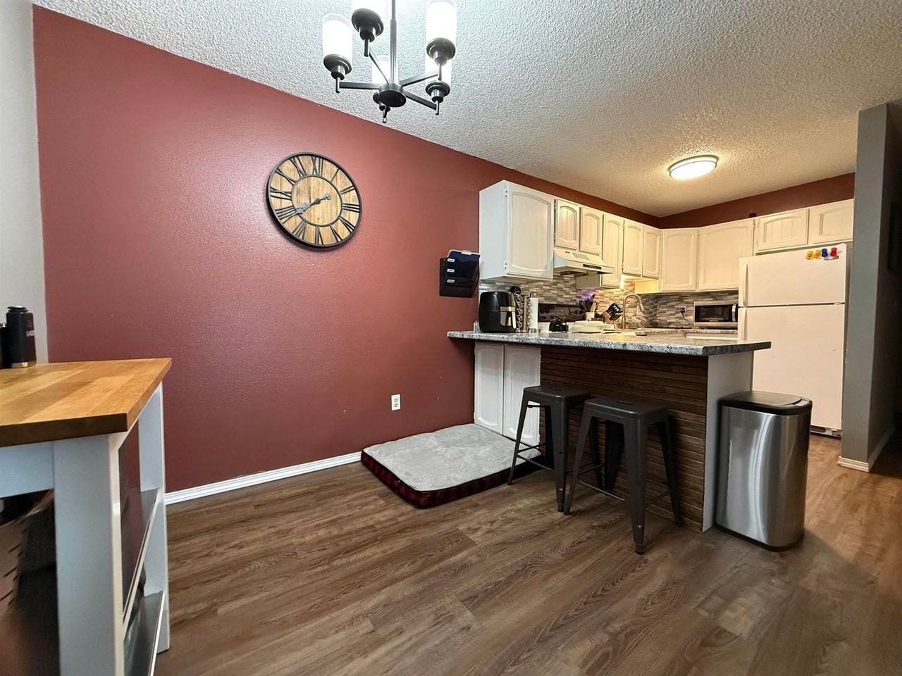 228 Woodridge St #4 - Photo 6 of 19