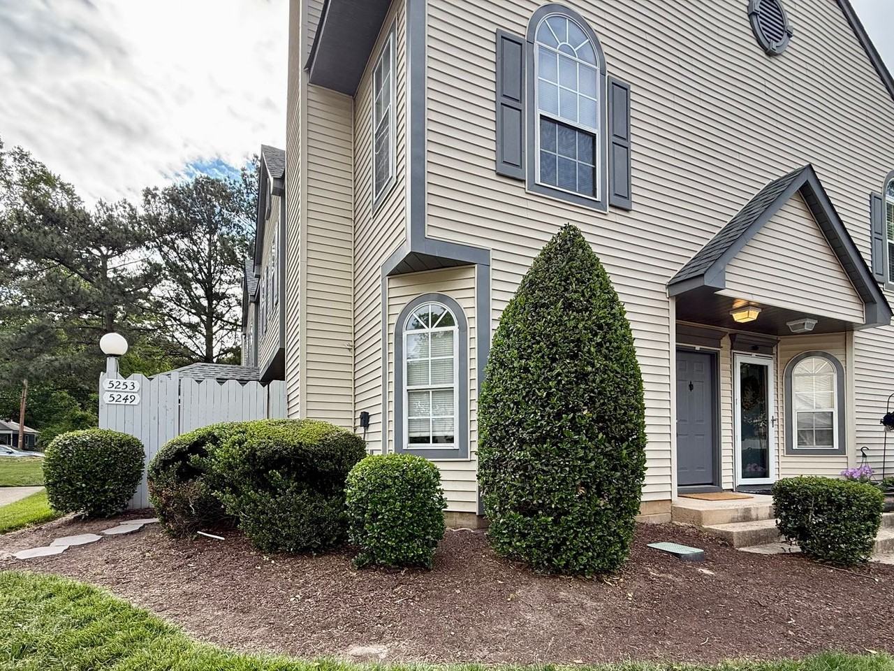 5249 Bardith Cir - Photo 2 of 19