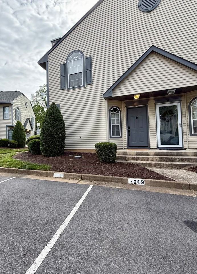5249 Bardith Cir - Photo 3 of 19
