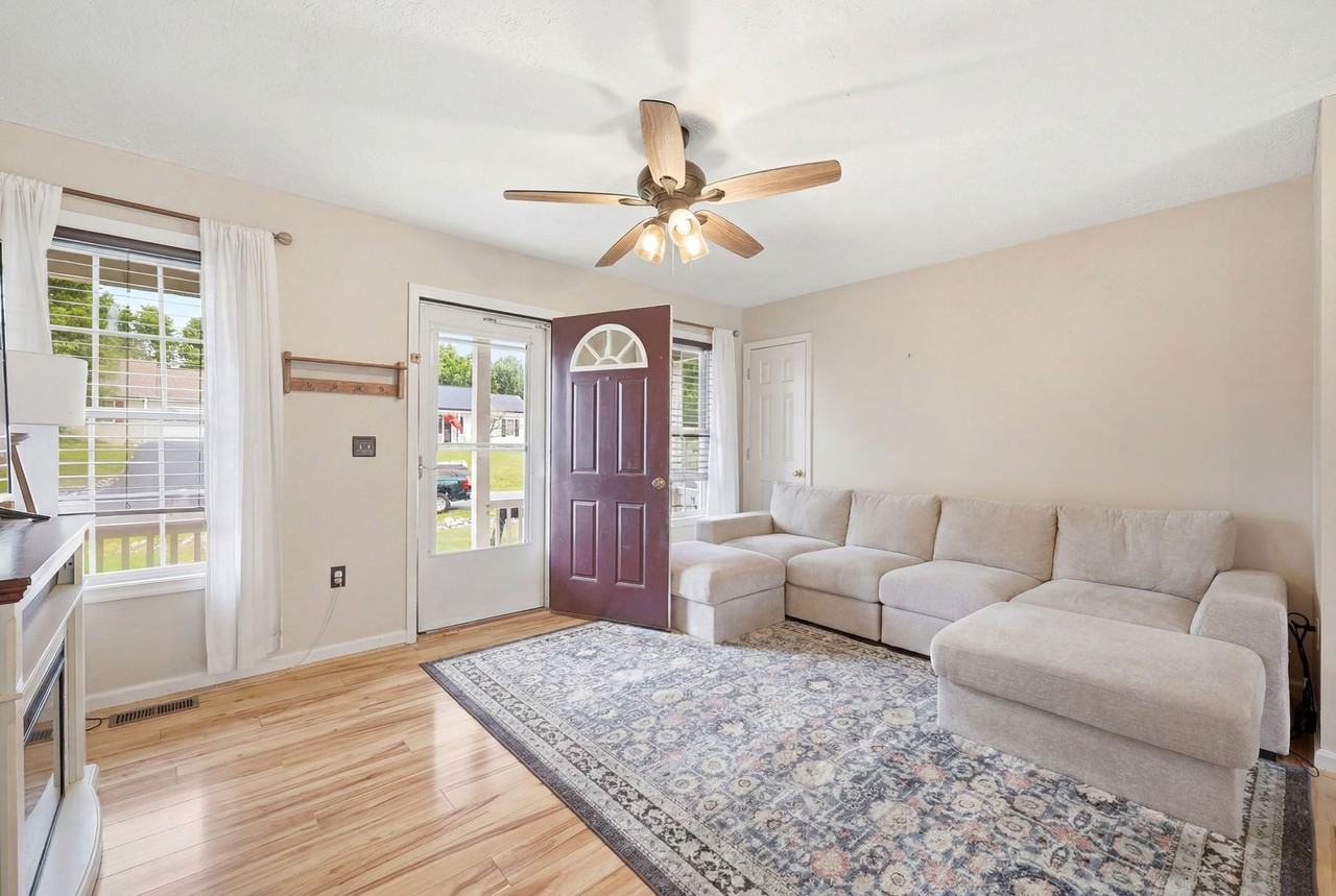 75 Brendan Ln - Photo 3 of 17