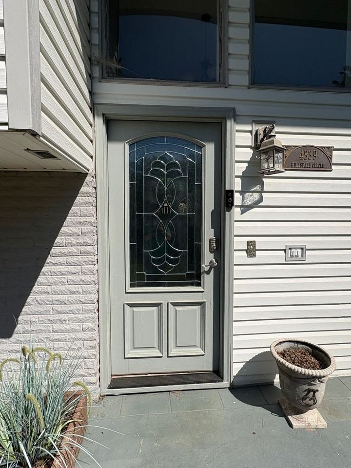 4839 Hillsdale Cir - Photo 2 of 23