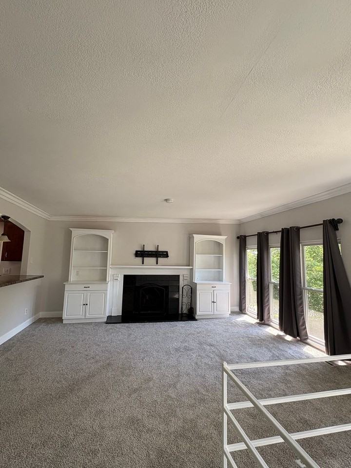 4839 Hillsdale Cir - Photo 5 of 23