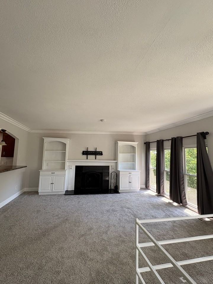 4839 Hillsdale Cir - Photo 6 of 23