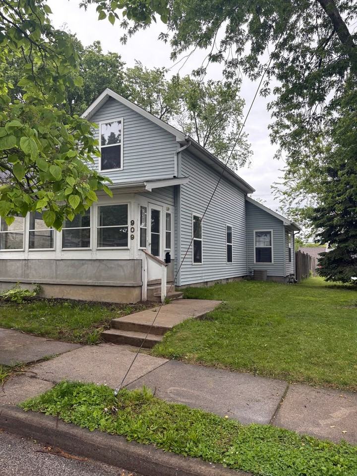 909 N 12th St - Photo 2 of 13