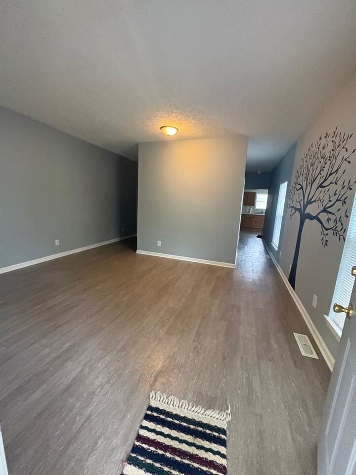 909 N 12th St - Photo 4 of 13