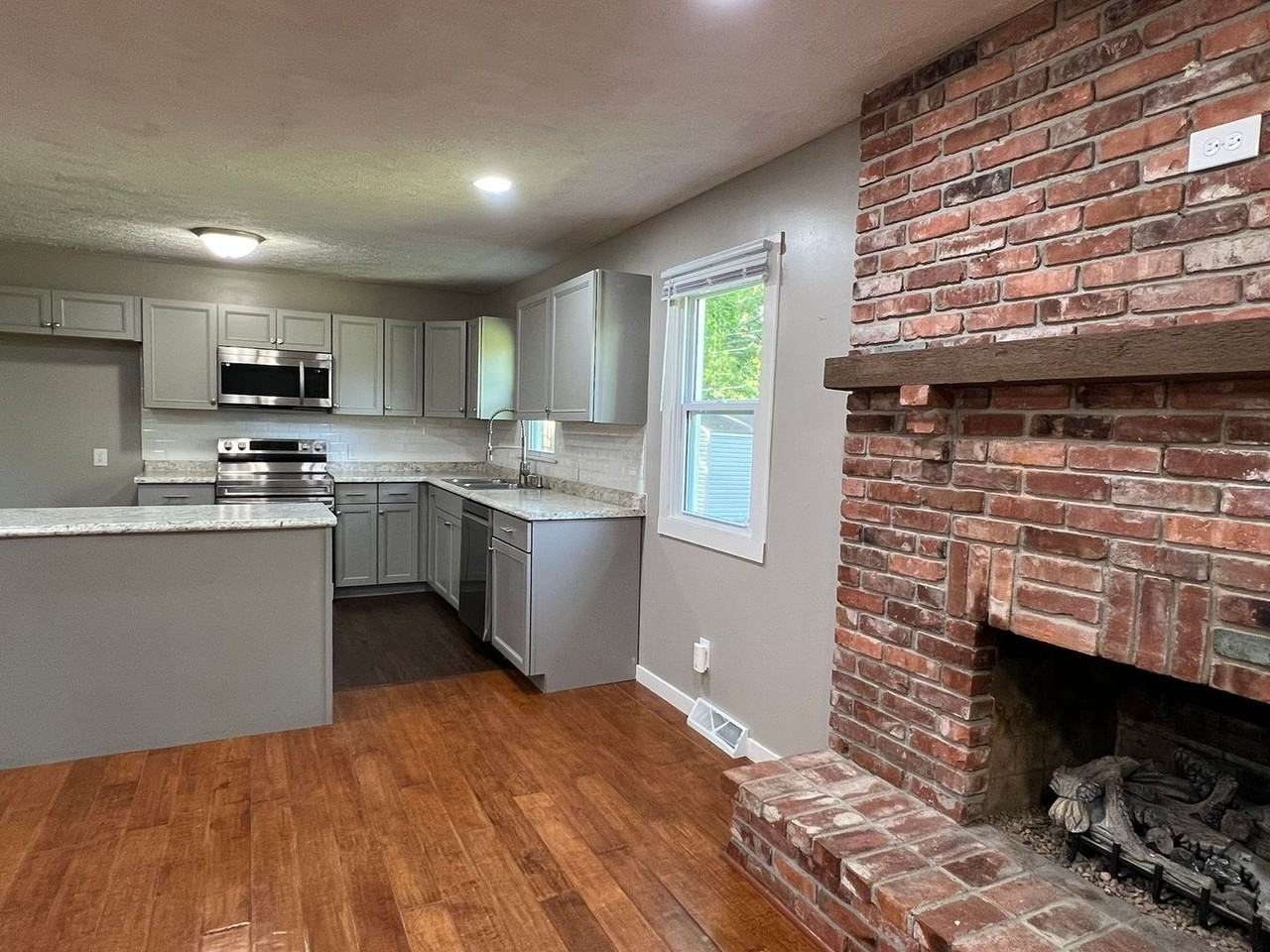 2535 S Prospect Ave - Photo 6 of 20