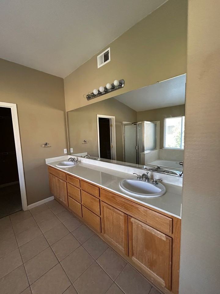 8930 Taos Way - Photo 6 of 10