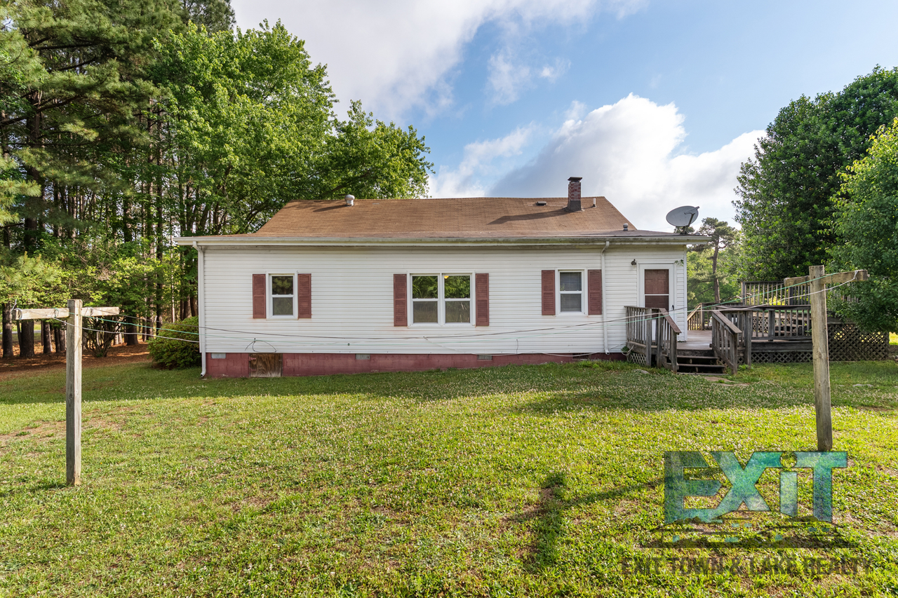 440 Thompson St - Photo 3 of 25