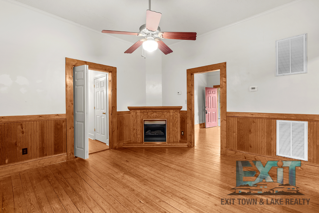 440 Thompson St - Photo 7 of 25