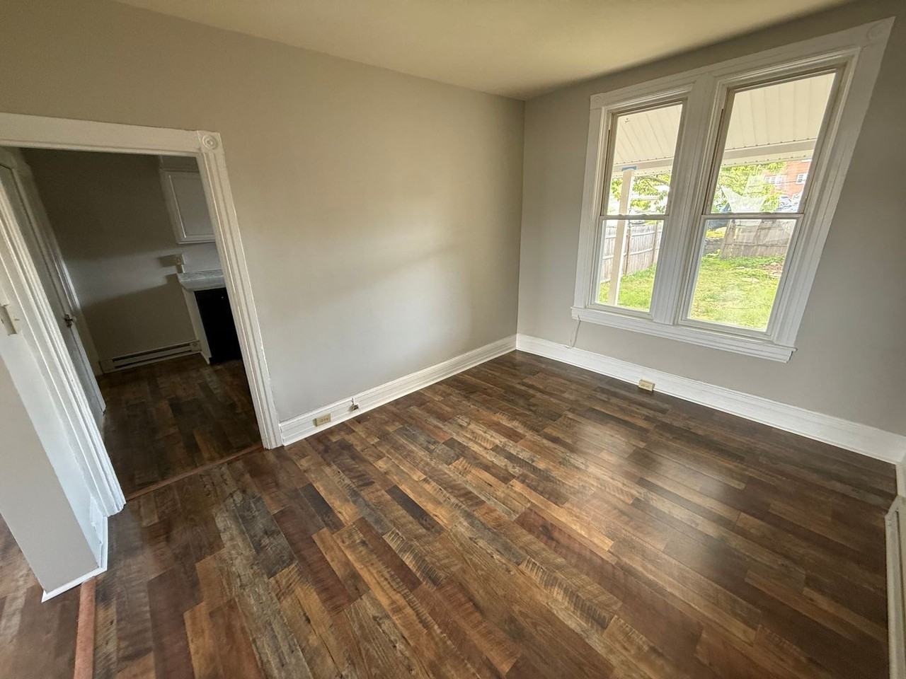 410 Wolf Ave - Photo 4 of 16