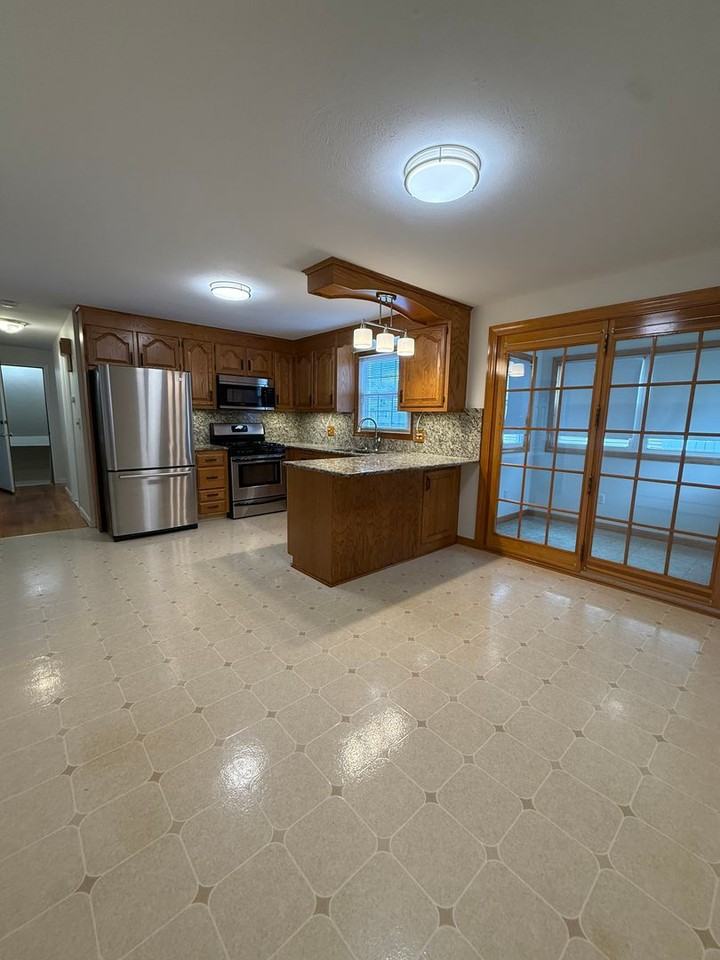27 Janet Dr - Photo 2 of 20