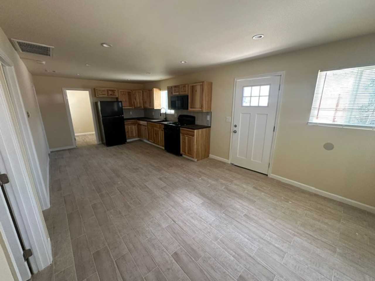 82482 2nd St - Photo 3 of 10