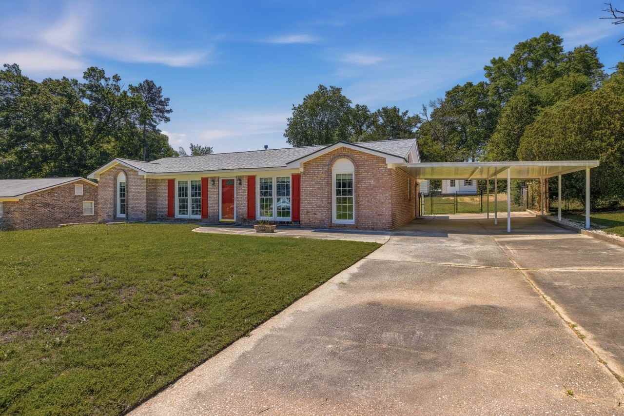 5010 Willowbrook Dr - Photo 2 of 20
