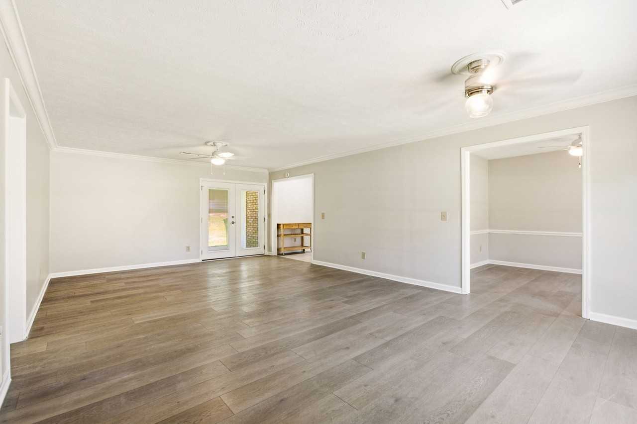 5010 Willowbrook Dr - Photo 3 of 20