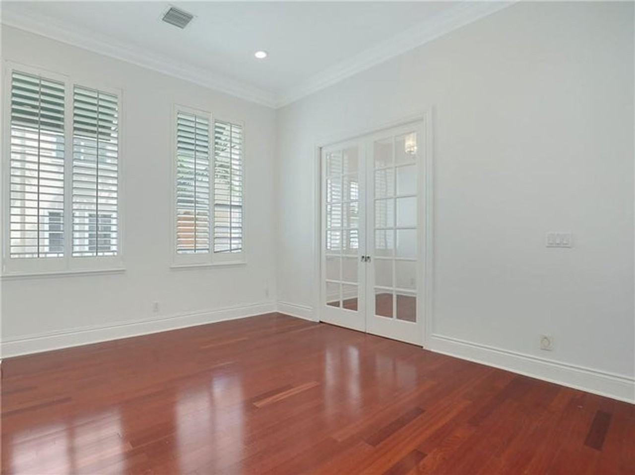 180 Ne 6th Ave - Photo 3 of 16