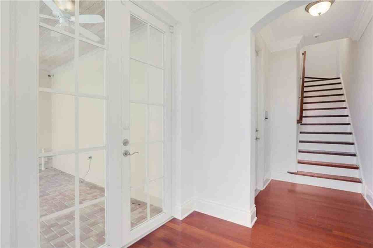 180 Ne 6th Ave - Photo 4 of 16