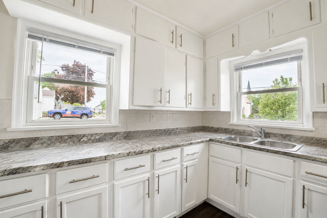 7031 40th Ave - Photo 6 of 16