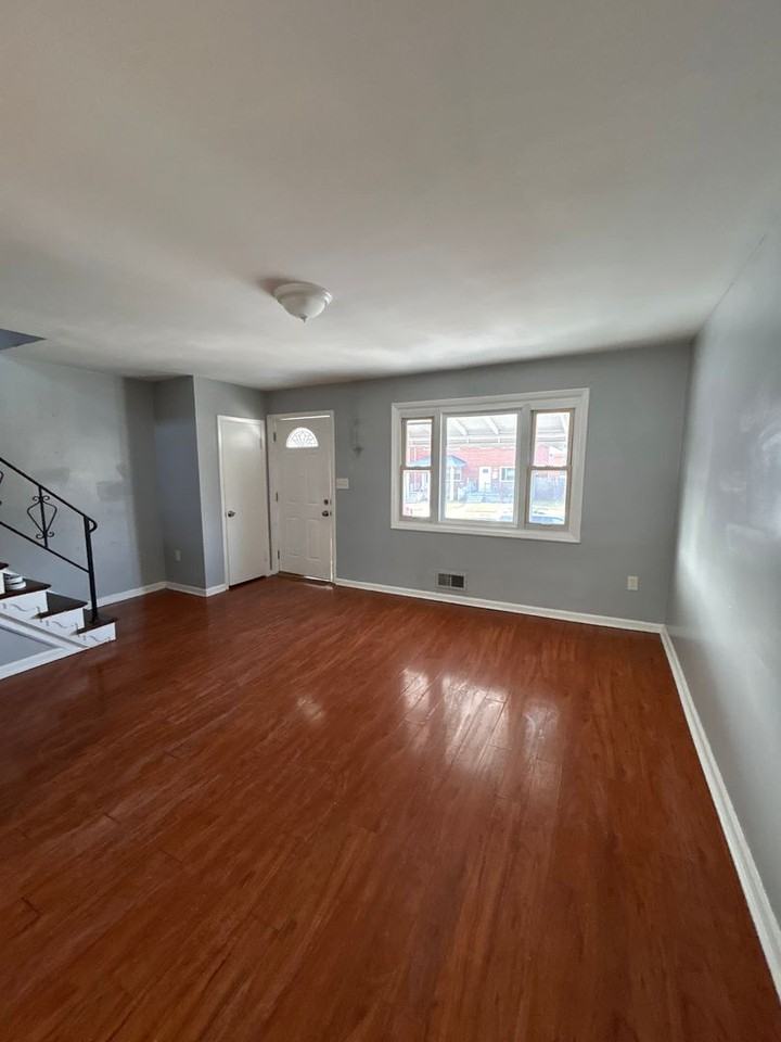 1409 Nicolay Way - Photo 4 of 12