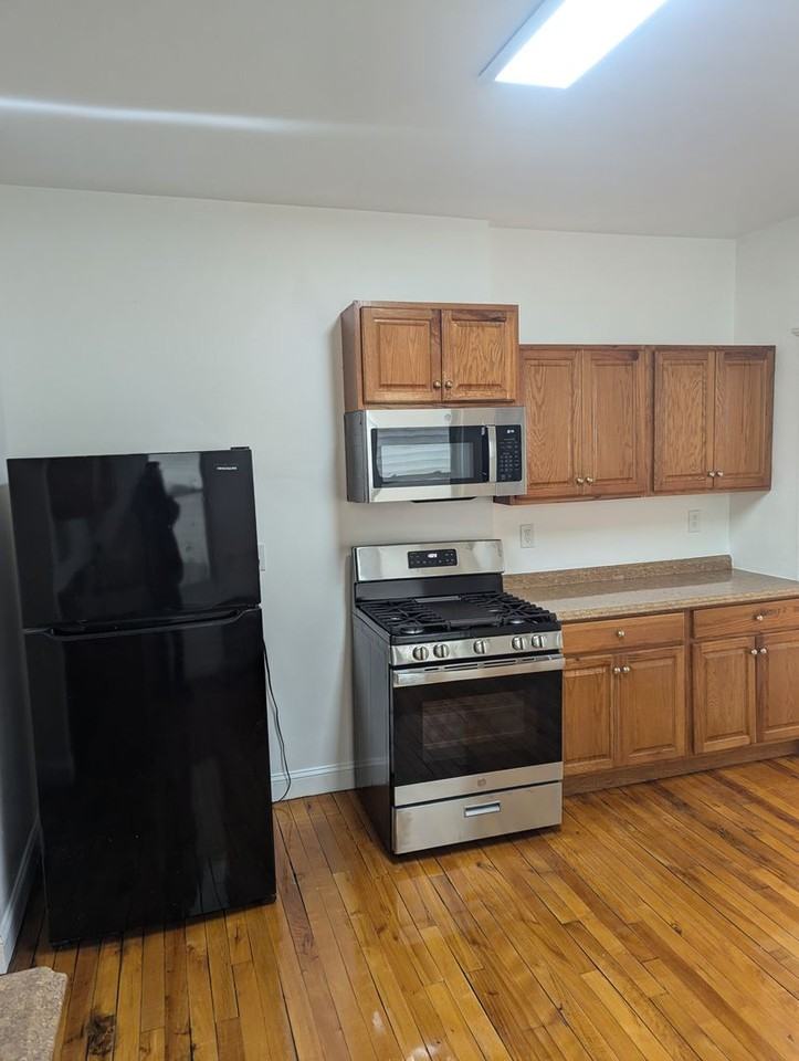 545 Revere St LEASING ONLY - Photo 2 of 18