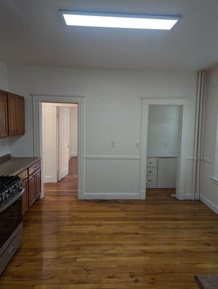 545 Revere St LEASING ONLY - Photo 4 of 18